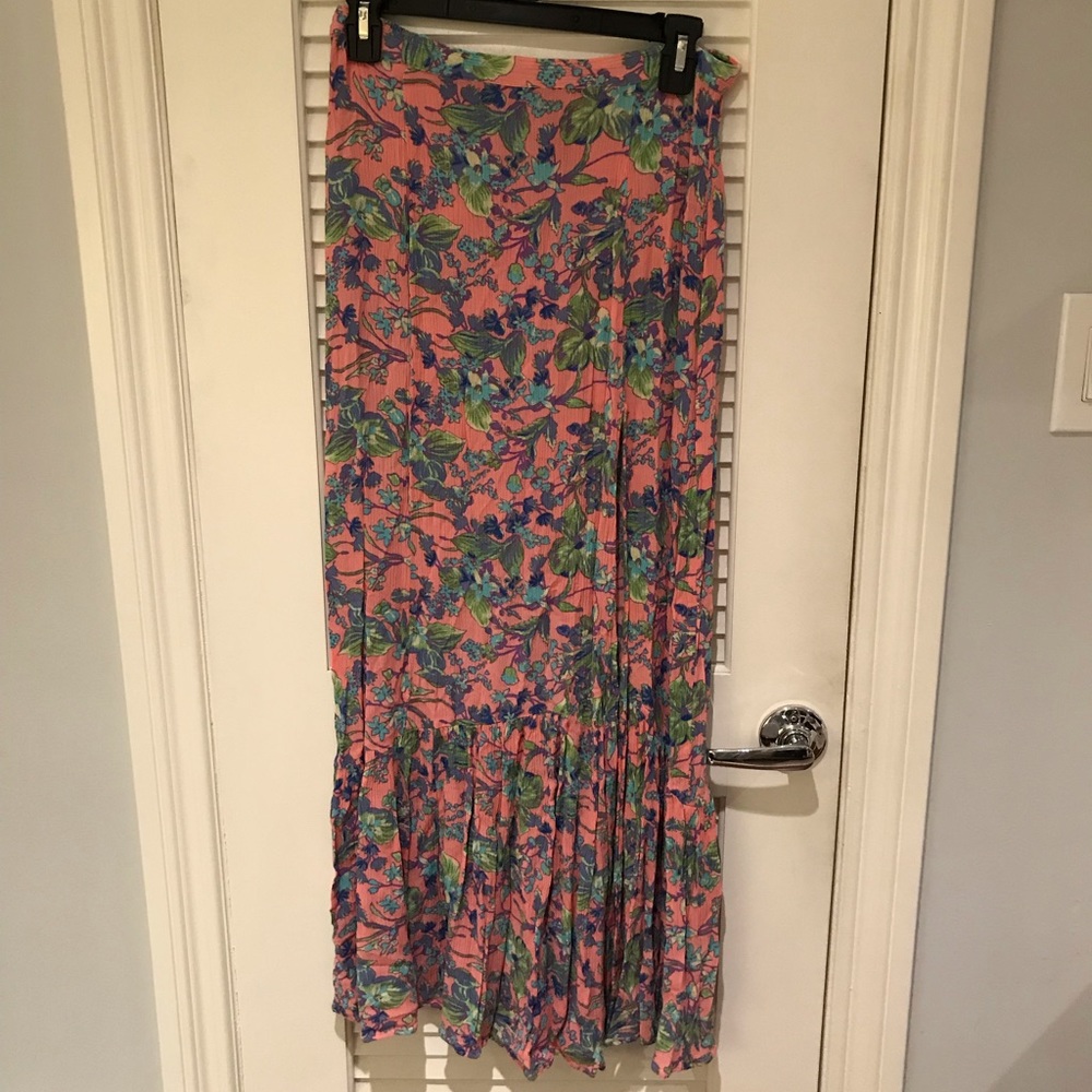 Maxi skirt with thigh high skit